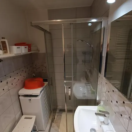 Halina Apartman *